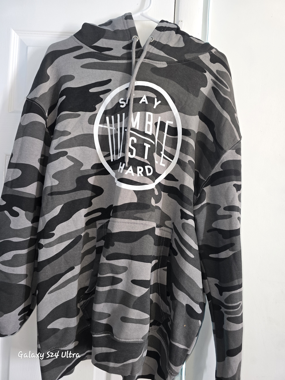 XL Gray & Black Camo Hoodie with 'Stay Humble Hustle Hard' Graphic